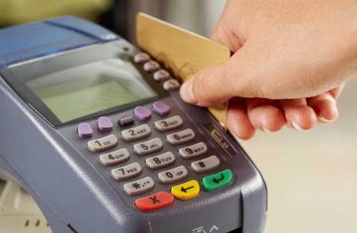 Как снять деньги с чужой банковской карты и не спалиться