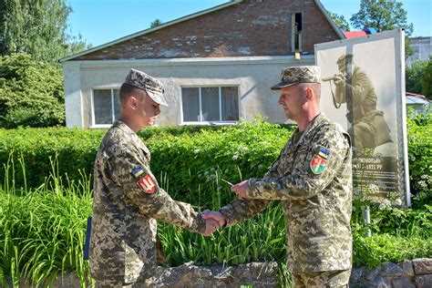 Какие официальные стандарты используются для сокращений в военных званиях