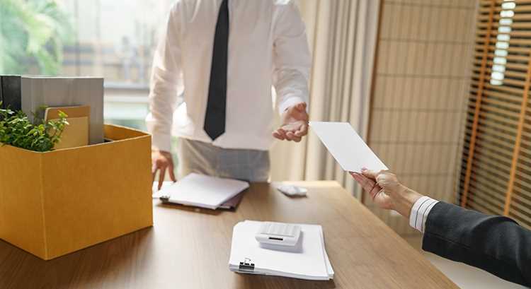 Расторжение контракта при несоблюдении ограничений по службе