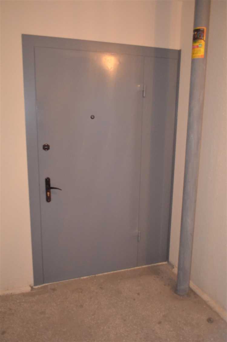 Какие требования предъявляются к двери в общем тамбуре