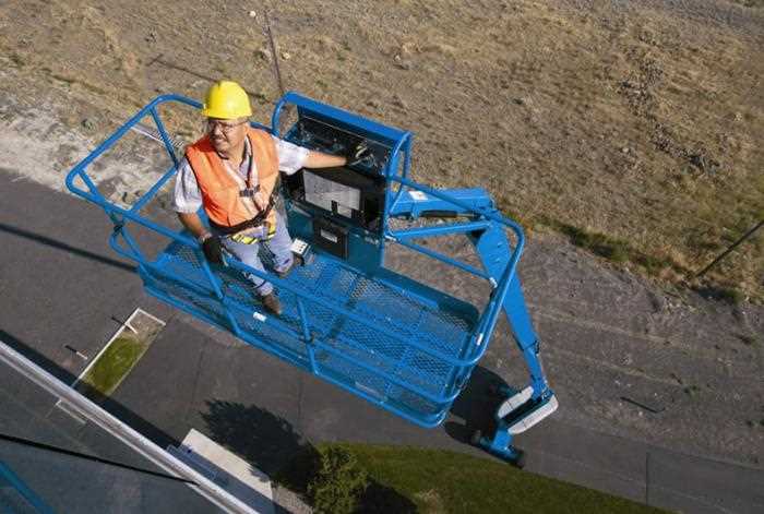 Роль регулярных инструктажей и контроля безопасности при работе на высоте