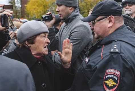 Какие конкретные слова входят в перечень нецензурных выражений