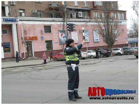 Какие дорожные знаки теряют силу при регулировании светофором