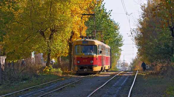 Разрешается ли движение по трамвайным путям при повороте налево