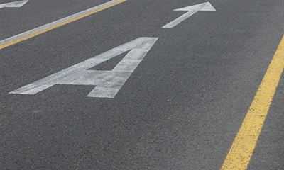 Когда разрешается движение по автобусной полосе для легковых автомобилей?