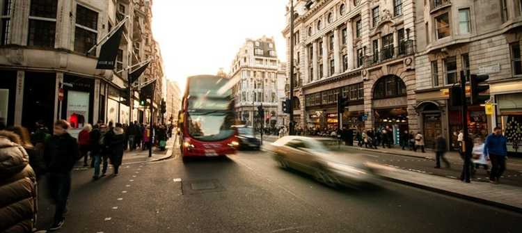Как определить знак, разрешающий использование автобусной полосы для других транспортных средств?