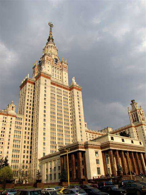 Юридические ограничения при использовании фотографий МГУ