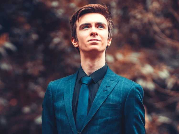 Свидетельство о праве на наследство подтверждает, что наследник не только принял имущество, но и стал законным владельцем. Для недвижимости оно становится основанием для регистрации права собственности в Росреестре. Для других типов имущества, таких как транспортные средства или банковские счета, свидетельство также необходимое условие для их перерегистрации на имя наследника.