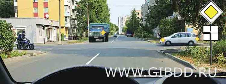 Как действовать при движении по кольцевым развязкам с автобусами и мотоциклами