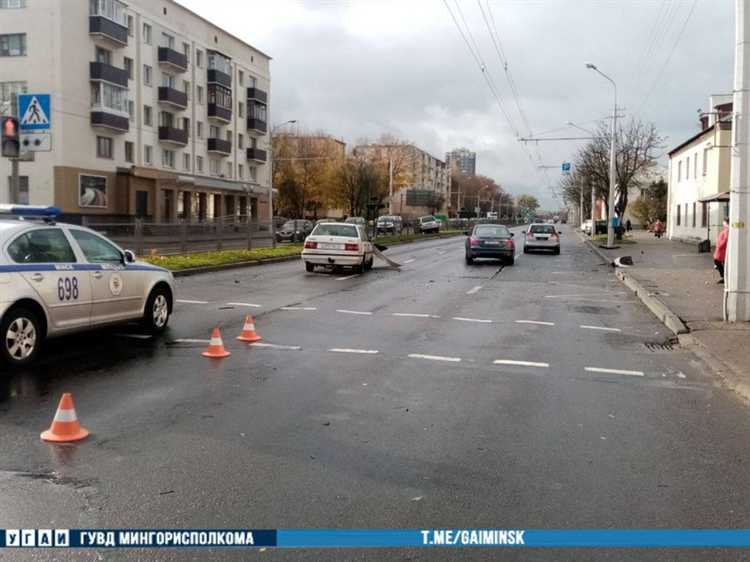 Кому уступить при повороте налево на перекрестке с регулируемым движением