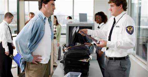 Досмотр в общественных местах: кто может действовать по закону