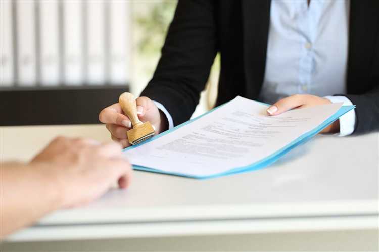 Какие обязанности выполняет помощник нотариуса в нотариальной конторе