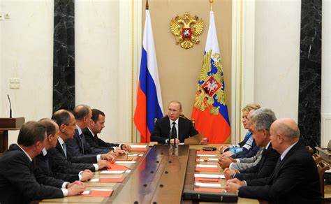 Как связаны между собой председатель Совбеза и его секретарь