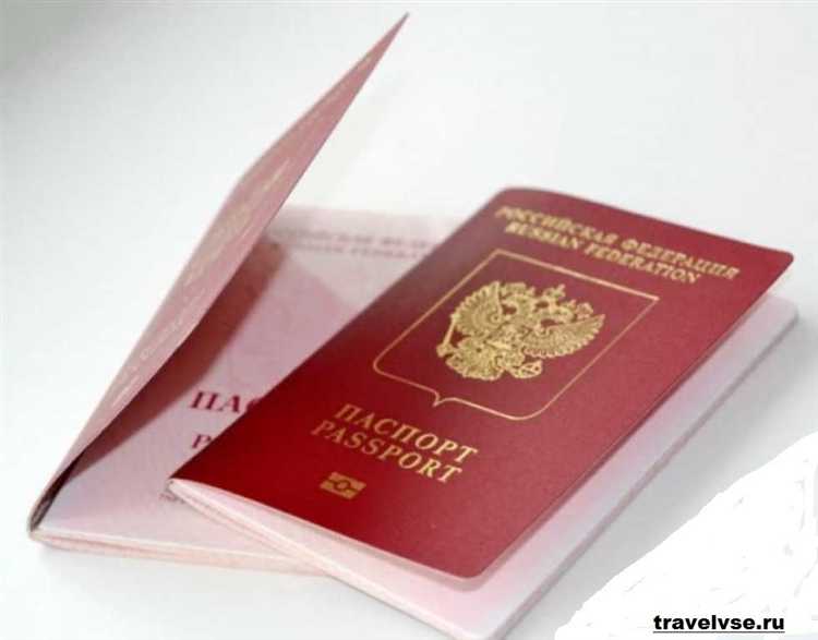 В каких случаях место рождения указывается латиницей и как оно транслитерируется