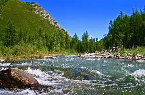Как учитывать ветровую нагрузку при подборе верхней защитной одежды в Москве