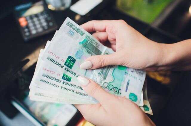 Факторы, влияющие на размер повышения зарплаты после испытательного срока