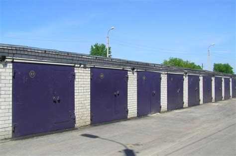 Пайщик должен участвовать в общих собраниях кооператива лично или через представителя. Отсутствие на заседаниях без уважительной причины ограничивает возможность влиять на решения, касающиеся судьбы имущества и расходов.