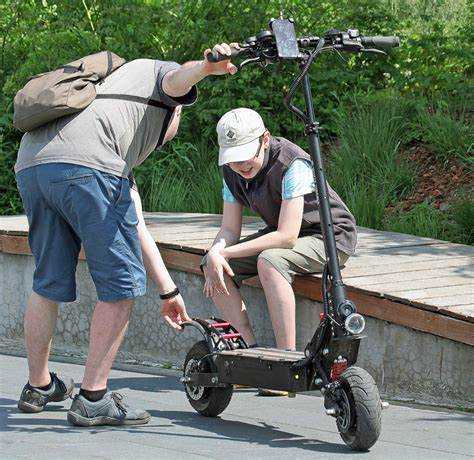 Какие возрастные и поведенческие особенности влияют на езду по тротуарам