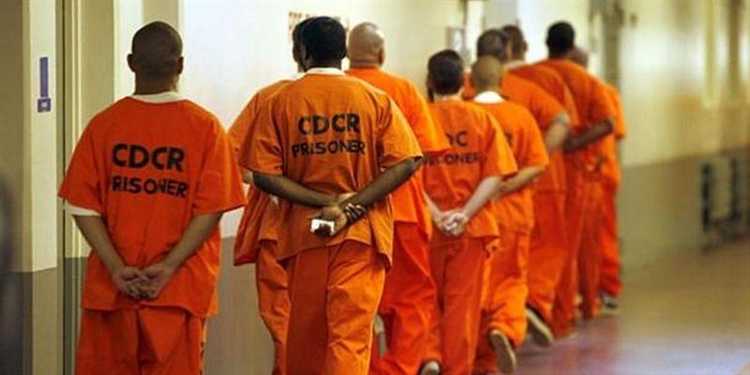 В каких случаях оранжевая форма заменяется на другие цвета