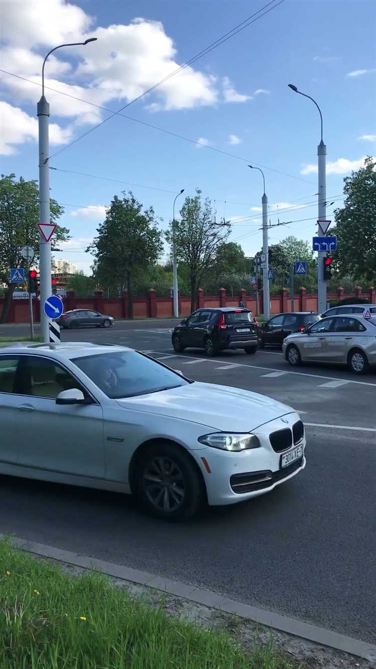 Разметка и знаки как основа определения приоритета при повороте