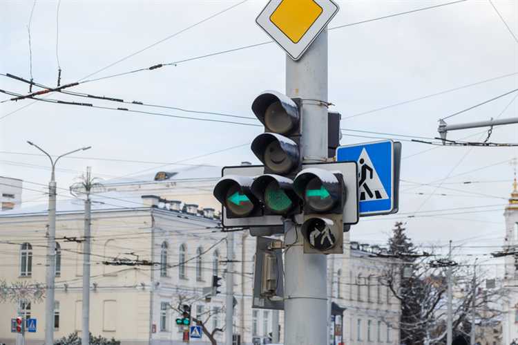 Как поворачивать направо под стрелку на перекрёстке с трамвайными путями