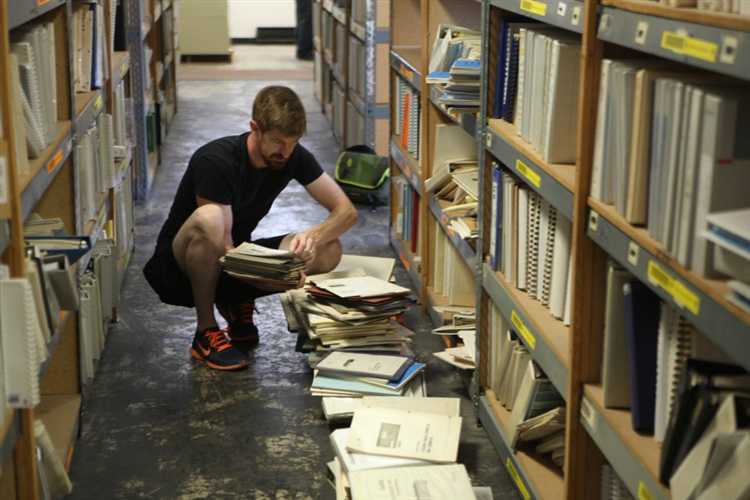 Систематизация подразумевает упорядочивание документов в пределах фондов, дел и единиц хранения. Применяются принципы иерархической структуры: сначала формируется фонд, затем – описи, дела и листы. На практике распространены два метода систематизации: хронологический и предметный. В первом случае документы располагаются по датам создания, во втором – по содержательным признакам. При наличии разнородных материалов предпочтение отдается комбинированной схеме.