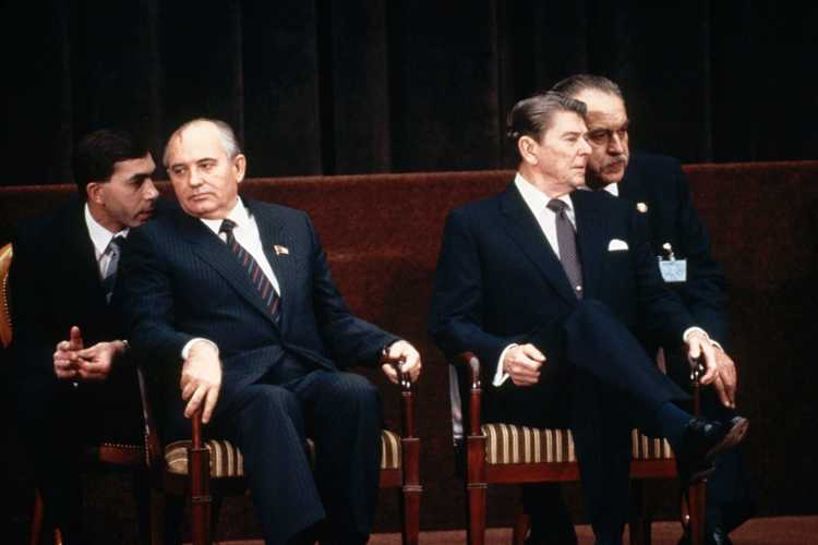 Связаны ли события с местоположением Рейханова Иосифа Сергеевича с его профессиональной деятельностью