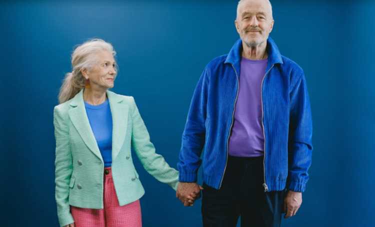 Решение о назначении опекуном человека старше 65 лет принимается индивидуально, с учетом риска ухудшения здоровья и способности поддерживать подопечного. В случаях, когда пожилой кандидат не способен выполнять обязанности, суд отказывает в назначении.