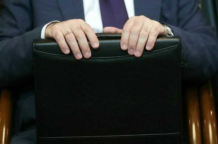 Кто имеет право продавать долю третьему лицу