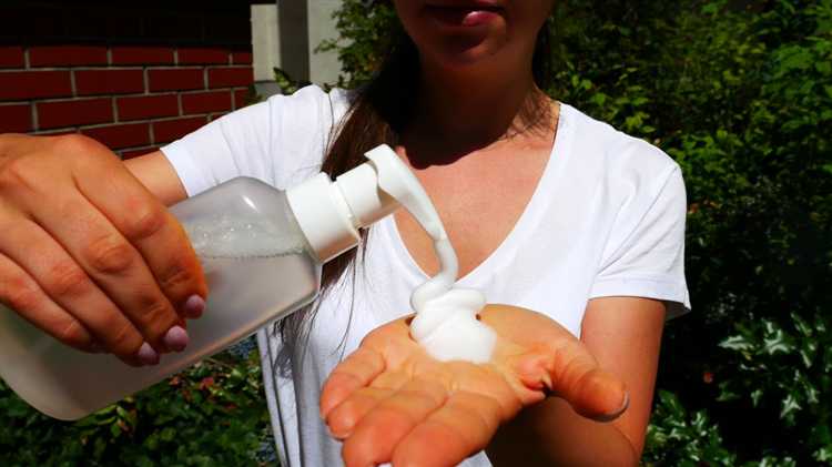 При проектировании систем пожаротушения с использованием легкой воды необходимо учитывать тип защищаемого объекта, категорию пожароопасности и допустимую нагрузку на строительные конструкции. Также важно правильно подобрать марку пенообразователя и тип генератора в соответствии с регламентами, изложенными, например, в СП 5.13130.