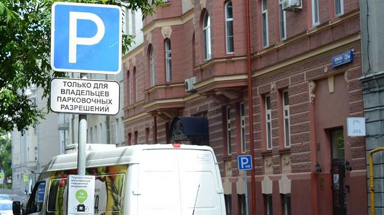 Куда жаловаться на автомобили, припаркованные на газоне