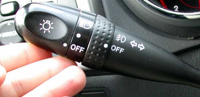 Когда нужно подавать сигнал при обгоне и возвращении в полосу