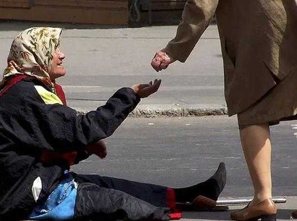 Кому из пенсионеров положены социальные доплаты и компенсации