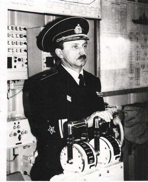 Сравнение контр адмирала с другими офицерскими званиями ВМФ