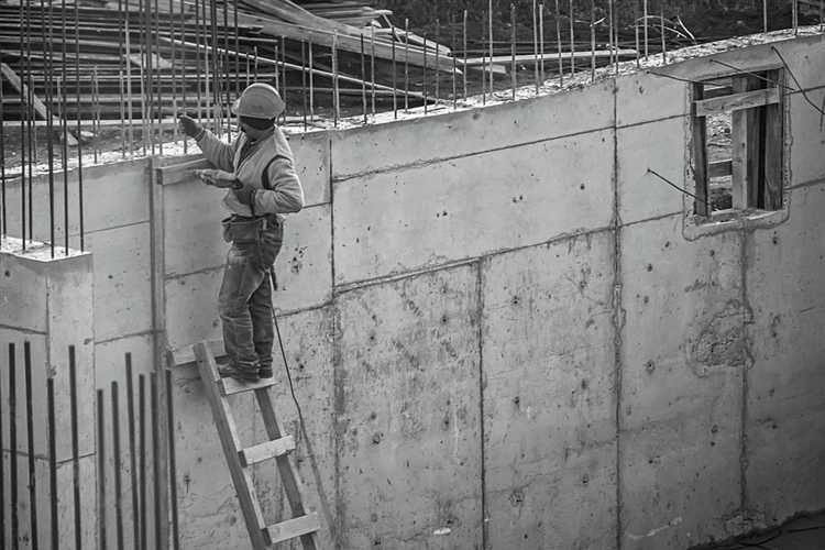 Несоблюдение требований о членстве в СРО может повлечь отказ в допуске к работам, аннулирование лицензии или привлечение к административной ответственности. Поэтому перед заключением договора на выполнение работ или оказание услуг необходимо уточнить, относится ли деятельность к числу тех, которые требуют обязательного участия в СРО.