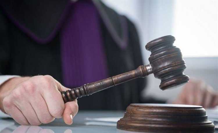 Присутствие присяжных и их размещение рядом с судьей