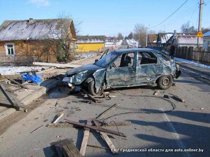При осмотре места происшествия важно не только фиксировать явные следы, но и проводить анализ возможных источников, способных привести к инциденту. Это включает в себя как факторы внешней среды, так и внутренние технические причины, человеческий фактор и условия, способствующие происшествию.