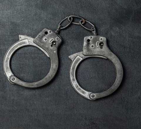 Запрещено надевать наручники в случае нацистской и расистской дискриминации