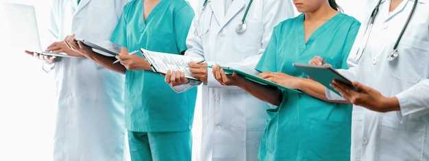 Средний медицинский персонал кто относится